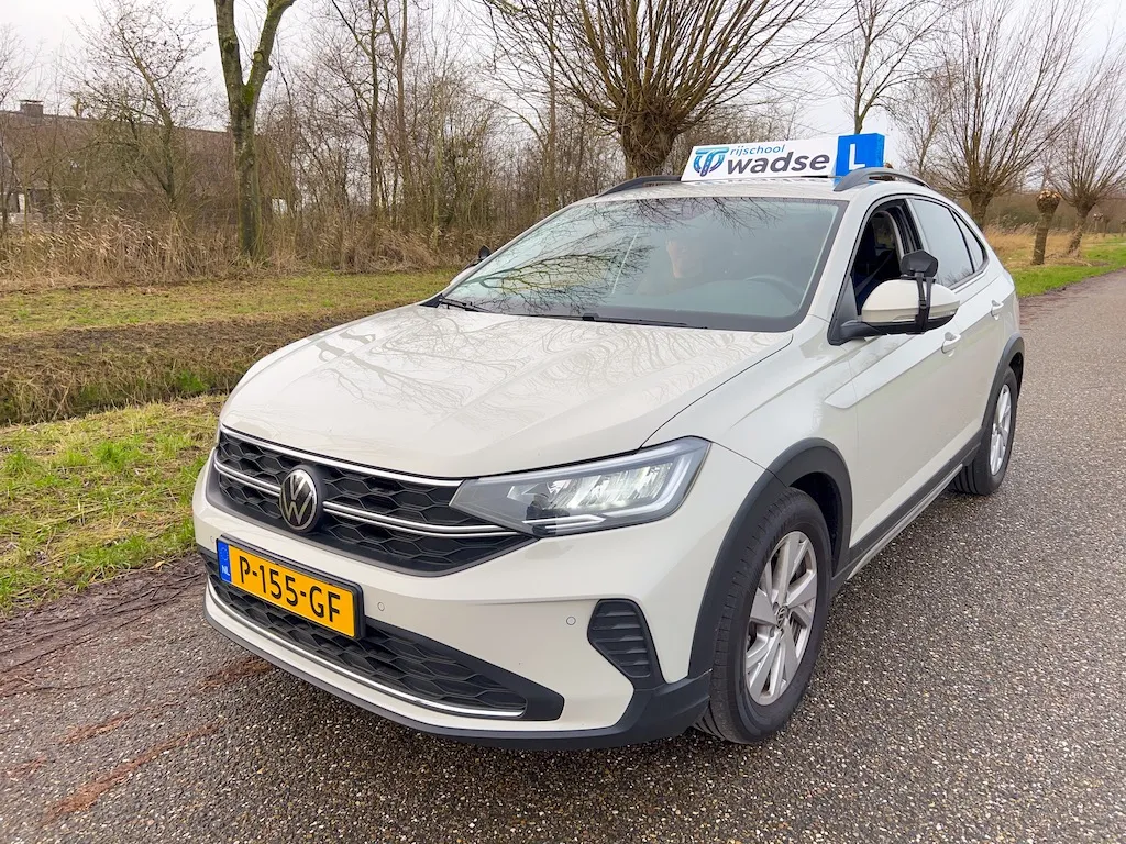 Moderne lesauto van Rijschool Wadse